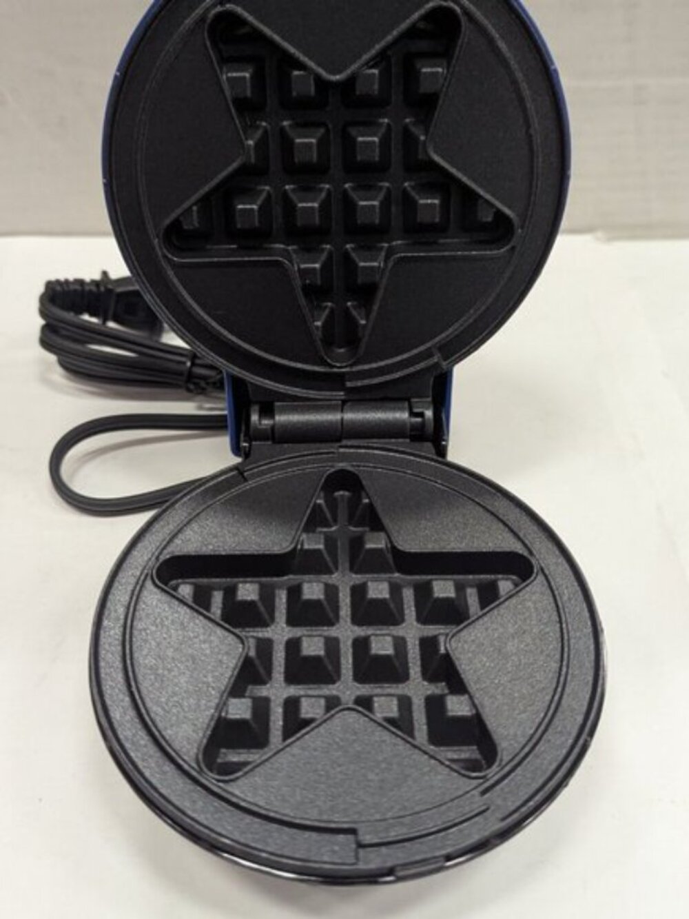 Dash Star Mini Waffle Maker in Navy Blue (NEW) - Picture 3 of 7